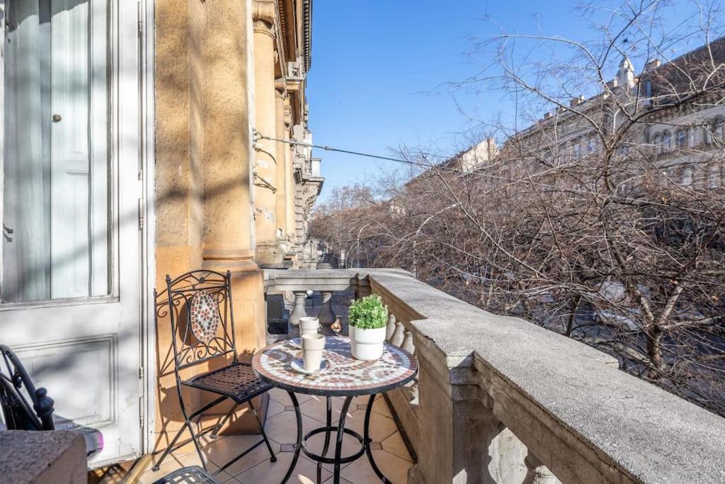 Jozsef-Corvin Central Budapeszt Zewnętrze zdjęcie