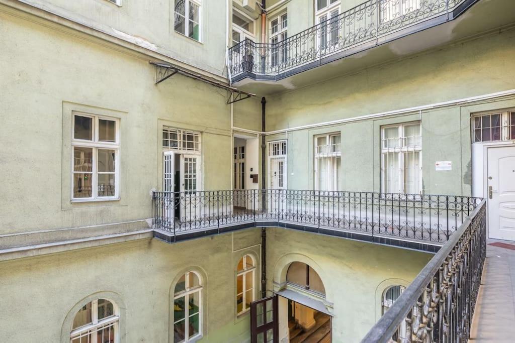 Jozsef-Corvin Central Budapeszt Zewnętrze zdjęcie